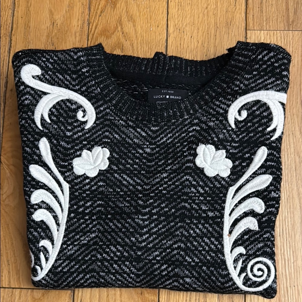 Lucky Brand Black and White Crew Neck Sweater with Swirling Patterns